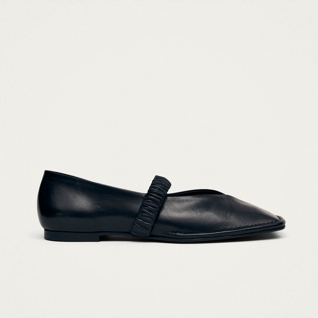 Lautan Black Leather Ballet Flats
