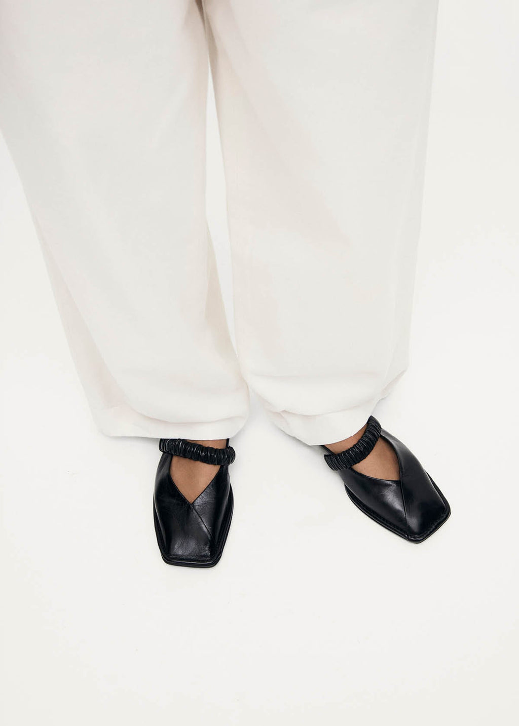Lautan Black Leather Ballet Flats