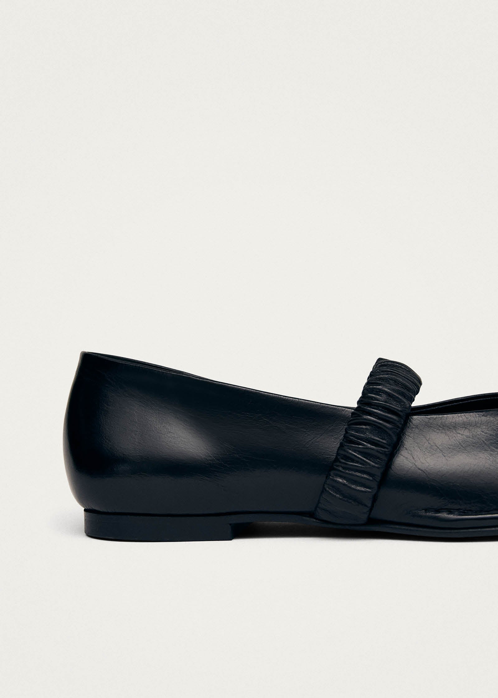 Lautan Black Leather Ballet Flats